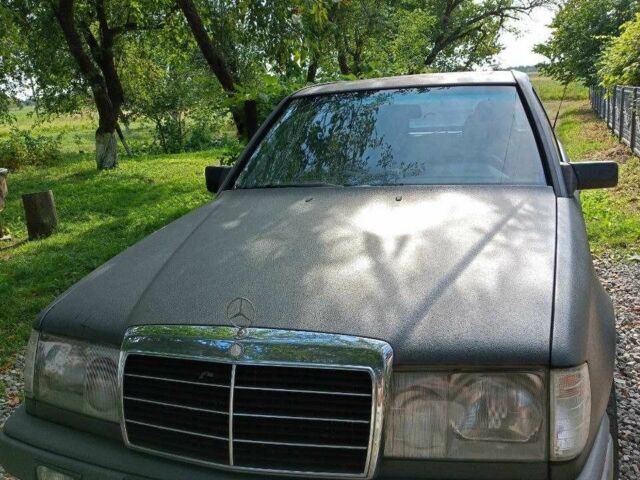 Серый Мерседес 250, объемом двигателя 2.5 л и пробегом 407 тыс. км за 2000 $, фото 1 на Automoto.ua