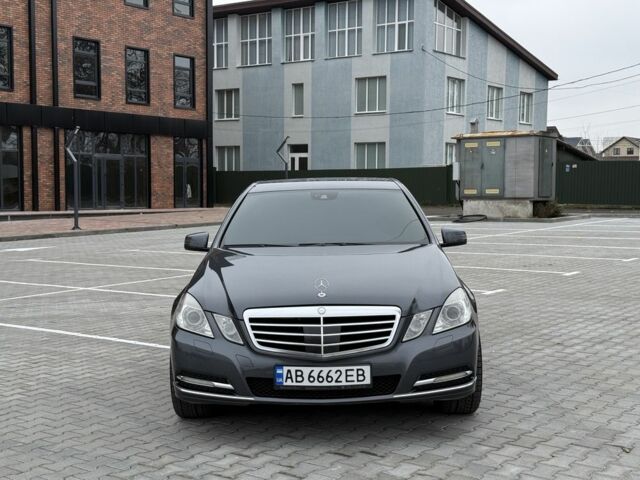 Сірий Мерседес 250, об'ємом двигуна 2.1 л та пробігом 345 тис. км за 13800 $, фото 1 на Automoto.ua