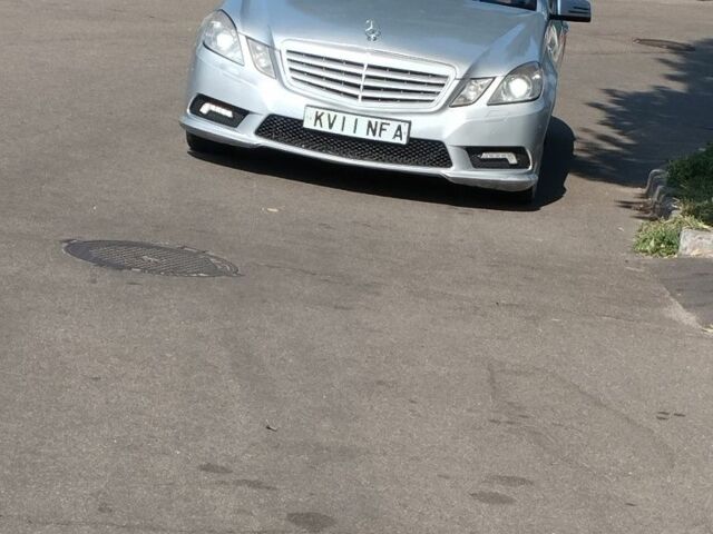 Серый Мерседес 250, объемом двигателя 2 л и пробегом 350 тыс. км за 6000 $, фото 1 на Automoto.ua