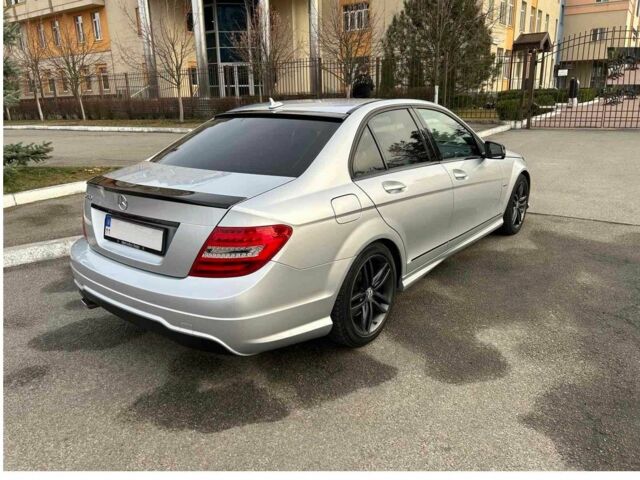 Серый Мерседес 250, объемом двигателя 1.8 л и пробегом 240 тыс. км за 11000 $, фото 1 на Automoto.ua