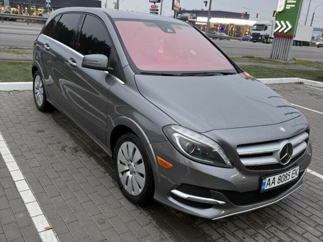 Серый Мерседес 250, объемом двигателя 0 л и пробегом 140 тыс. км за 8350 $, фото 1 на Automoto.ua