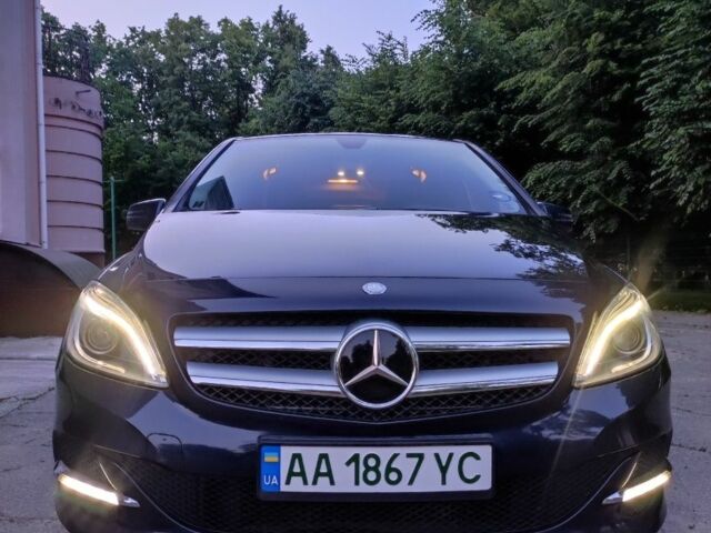 Синий Мерседес 250, объемом двигателя 0 л и пробегом 114 тыс. км за 13300 $, фото 1 на Automoto.ua