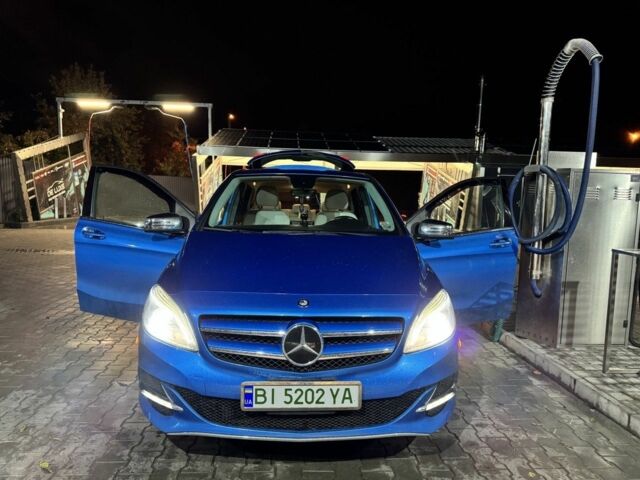 Синий Мерседес 250, объемом двигателя 0 л и пробегом 130 тыс. км за 9500 $, фото 1 на Automoto.ua