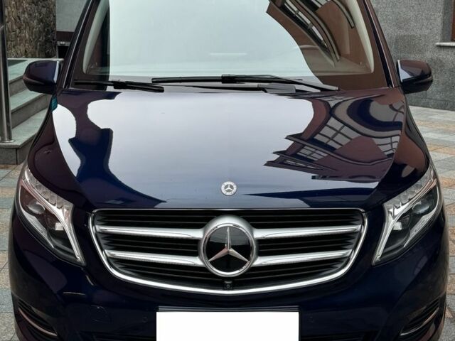 Синий Мерседес 250, объемом двигателя 3 л и пробегом 100 тыс. км за 75500 $, фото 1 на Automoto.ua