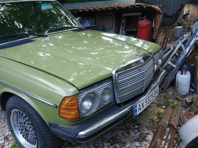 Зелений Мерседес 250, об'ємом двигуна 2.5 л та пробігом 210 тис. км за 3000 $, фото 1 на Automoto.ua