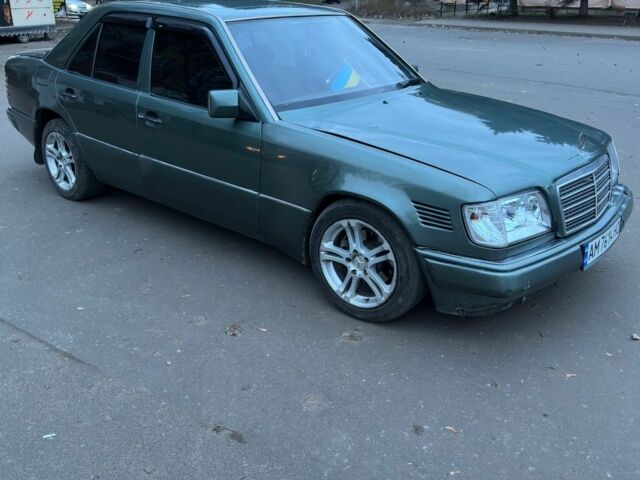Зеленый Мерседес 250, объемом двигателя 2.5 л и пробегом 380 тыс. км за 1779 $, фото 1 на Automoto.ua