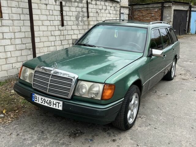 Зелений Мерседес 250, об'ємом двигуна 2.5 л та пробігом 368 тис. км за 1200 $, фото 1 на Automoto.ua