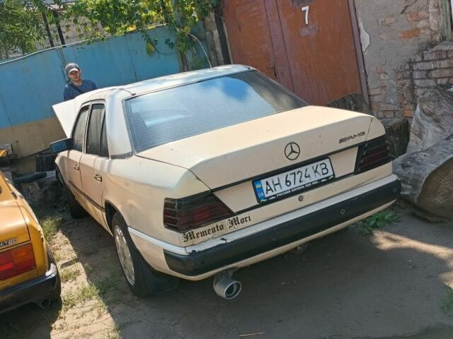Бежевий Мерседес 260, об'ємом двигуна 2.6 л та пробігом 300 тис. км за 1184 $, фото 1 на Automoto.ua
