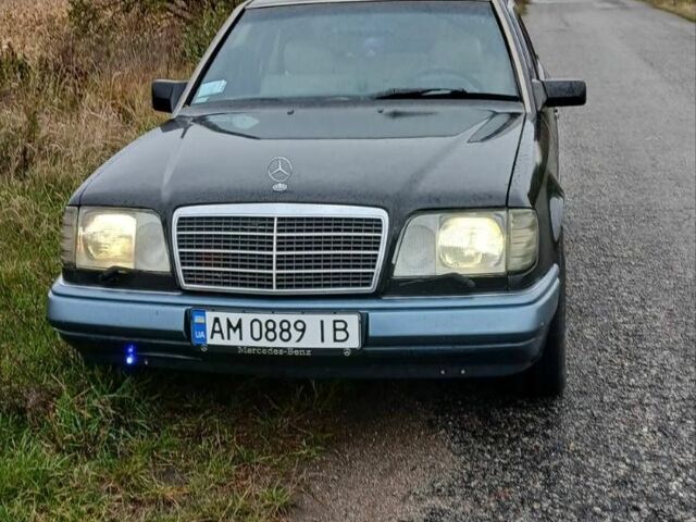 Черный Мерседес 260, объемом двигателя 2.6 л и пробегом 551 тыс. км за 3200 $, фото 1 на Automoto.ua