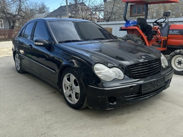 Черный Мерседес 260, объемом двигателя 2.7 л и пробегом 300 тыс. км за 1450 $, фото 1 на Automoto.ua