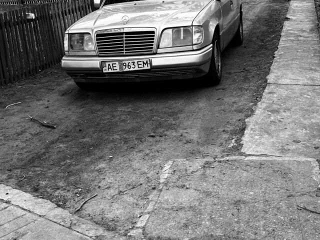 Мерседес 260 1988 у Новомосковске на Automoto.ua Сірий Мерседес 260, об'ємом двигуна 2.6 л та пробігом 400 тис. км за 1500 $, фото 1 на Automoto.ua