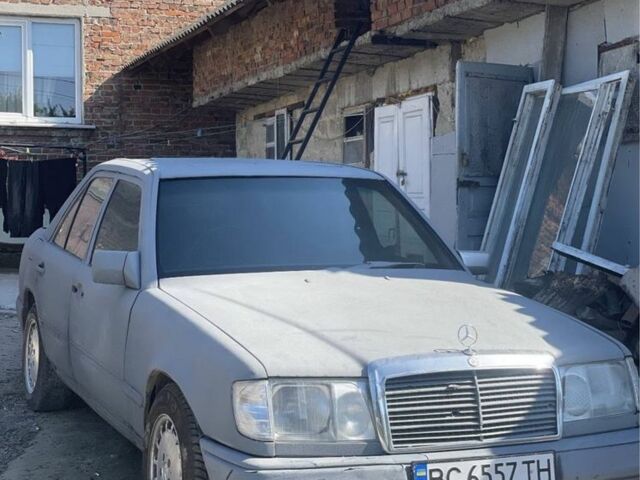 Серый Мерседес 260, объемом двигателя 2.6 л и пробегом 2 тыс. км за 1000 $, фото 1 на Automoto.ua