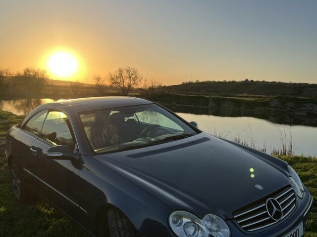 Синий Мерседес 260, объемом двигателя 2.6 л и пробегом 229 тыс. км за 7150 $, фото 1 на Automoto.ua