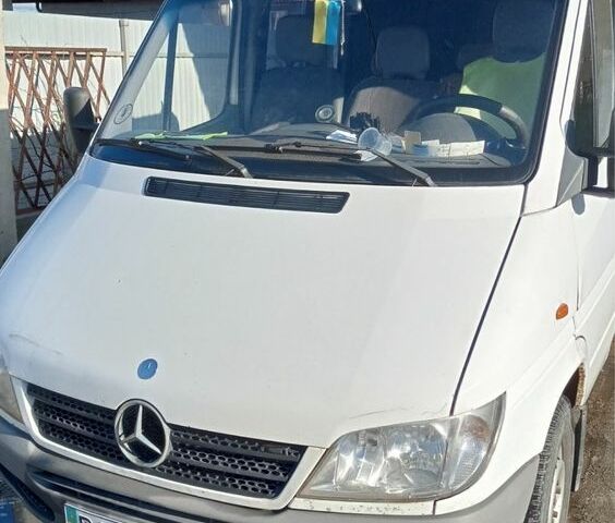 Білий Мерседес 280, об'ємом двигуна 2.1 л та пробігом 440 тис. км за 4902 $, фото 1 на Automoto.ua