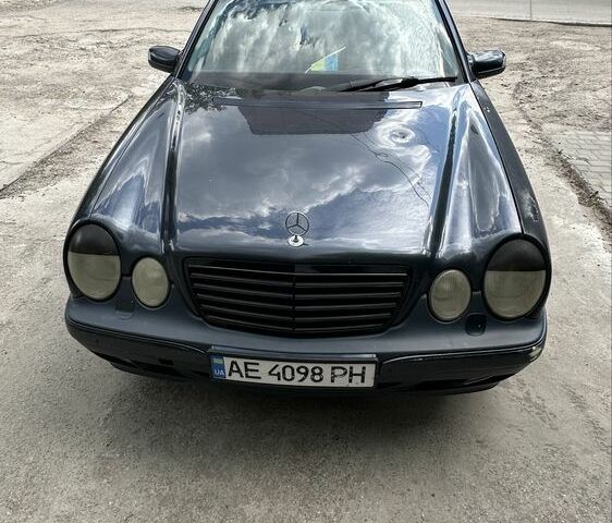 Чорний Мерседес 280, об'ємом двигуна 2.8 л та пробігом 449 тис. км за 3500 $, фото 1 на Automoto.ua