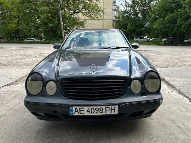 Черный Мерседес 280, объемом двигателя 2.8 л и пробегом 407 тыс. км за 3200 $, фото 1 на Automoto.ua