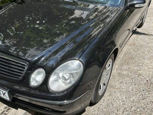 Черный Мерседес 280, объемом двигателя 2.6 л и пробегом 172 тыс. км за 7950 $, фото 1 на Automoto.ua