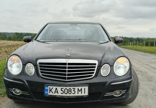 Чорний Мерседес 280, об'ємом двигуна 2.8 л та пробігом 400 тис. км за 7000 $, фото 1 на Automoto.ua