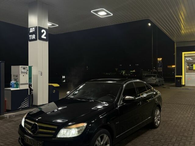 Чорний Мерседес 280, об'ємом двигуна 3 л та пробігом 218 тис. км за 10700 $, фото 1 на Automoto.ua