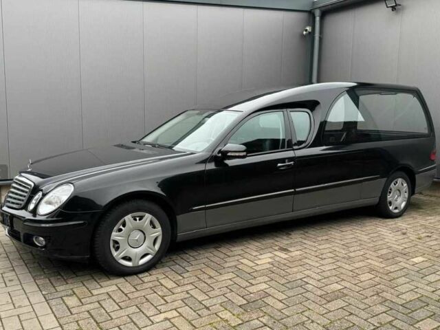 Черный Мерседес 280, объемом двигателя 2.8 л и пробегом 232 тыс. км за 25718 $, фото 1 на Automoto.ua