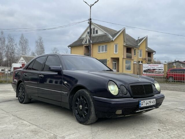 Фиолетовый Мерседес 280, объемом двигателя 2.8 л и пробегом 400 тыс. км за 2800 $, фото 1 на Automoto.ua