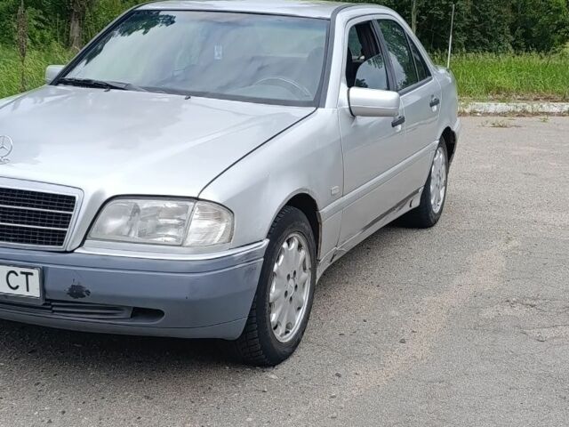 Серый Мерседес 280, объемом двигателя 2.8 л и пробегом 450 тыс. км за 1600 $, фото 1 на Automoto.ua