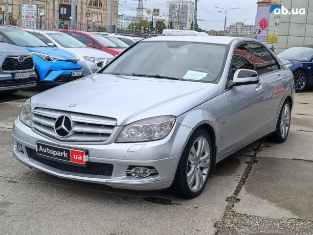 Сірий Мерседес 280, об'ємом двигуна 3 л та пробігом 305 тис. км за 8690 $, фото 1 на Automoto.ua
