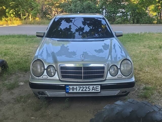 Сірий Мерседес 280, об'ємом двигуна 2.8 л та пробігом 470 тис. км за 3149 $, фото 1 на Automoto.ua