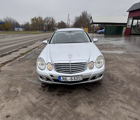 Серый Мерседес 280, объемом двигателя 3 л и пробегом 342 тыс. км за 3200 $, фото 1 на Automoto.ua