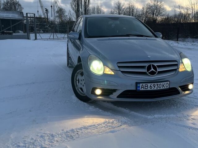 Синій Мерседес 280, об'ємом двигуна 3 л та пробігом 320 тис. км за 11250 $, фото 1 на Automoto.ua