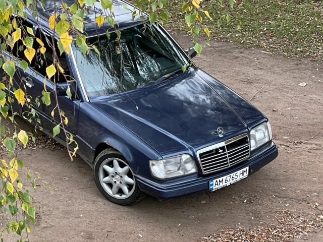 Синій Мерседес 280, об'ємом двигуна 2.8 л та пробігом 330 тис. км за 2750 $, фото 1 на Automoto.ua