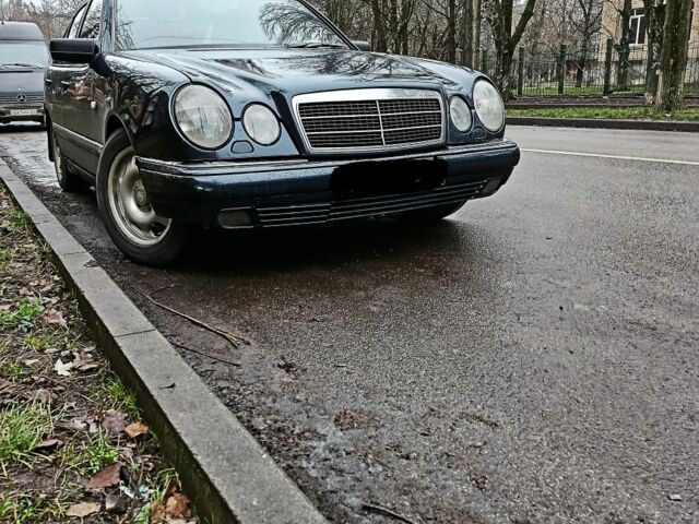 Синий Мерседес 280, объемом двигателя 2.8 л и пробегом 500 тыс. км за 2200 $, фото 1 на Automoto.ua