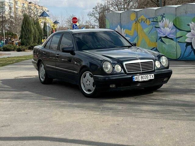 Синий Мерседес 280, объемом двигателя 2.8 л и пробегом 250 тыс. км за 4500 $, фото 1 на Automoto.ua