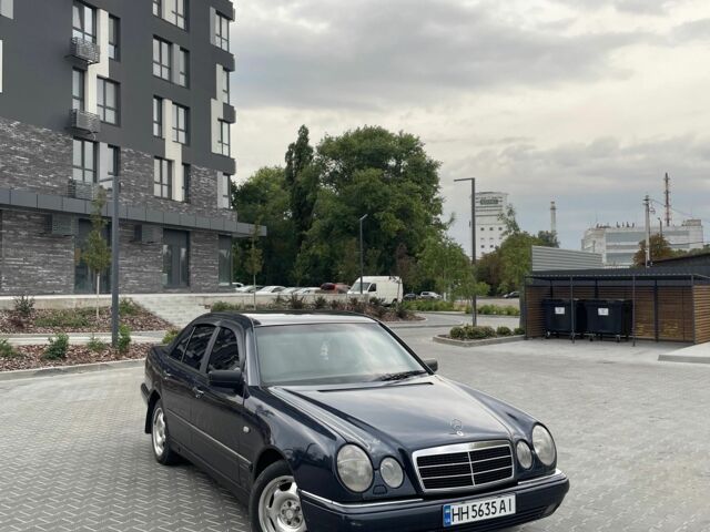 Мерседес 280 1996 в Кропивницком (Кировограде) на Automoto.ua Синий Мерседес 280, объемом двигателя 2.8 л и пробегом 256 тыс. км за 2500 $, фото 1 на Automoto.ua