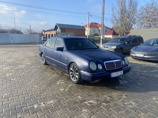 Синій Мерседес 280, об'ємом двигуна 2.8 л та пробігом 1000 тис. км за 1650 $, фото 1 на Automoto.ua