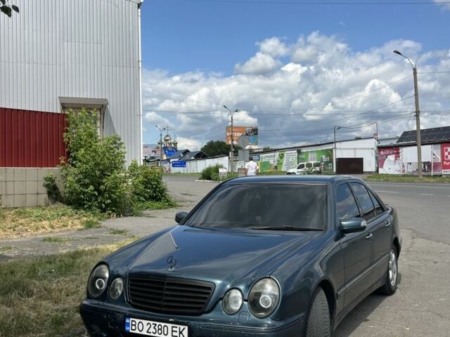 Синий Мерседес 280, объемом двигателя 2.8 л и пробегом 400 тыс. км за 2800 $, фото 1 на Automoto.ua