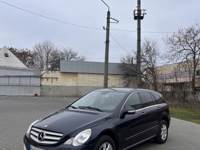 Синій Мерседес 280, об'ємом двигуна 3 л та пробігом 303 тис. км за 8999 $, фото 1 на Automoto.ua