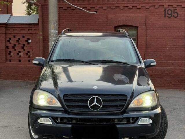 Синий Мерседес 280, объемом двигателя 2.7 л и пробегом 360 тыс. км за 3600 $, фото 1 на Automoto.ua