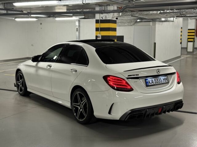 Белый Мерседес 300, объемом двигателя 2 л и пробегом 129 тыс. км за 26999 $, фото 1 на Automoto.ua