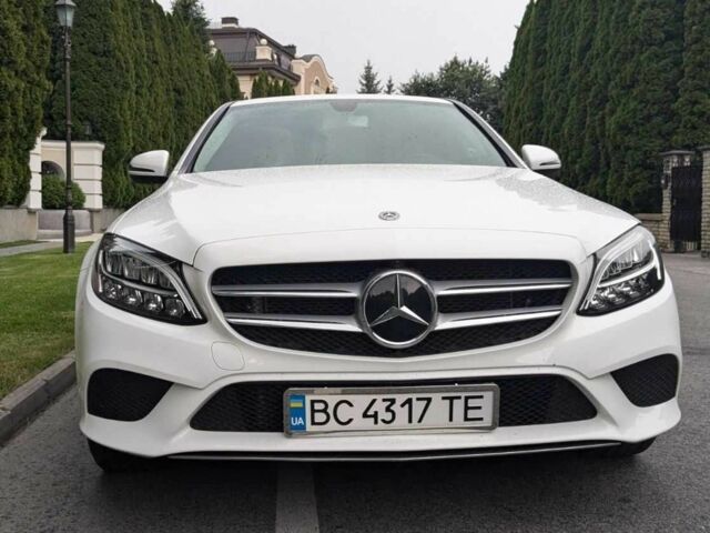 Білий Мерседес 300, об'ємом двигуна 2 л та пробігом 41 тис. км за 27500 $, фото 1 на Automoto.ua