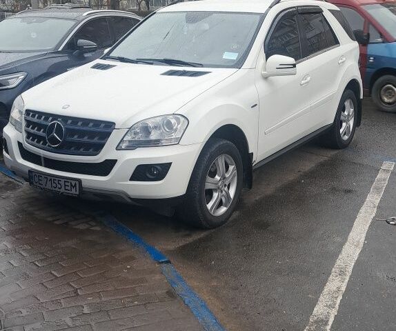 Белый Мерседес 300, объемом двигателя 3 л и пробегом 300 тыс. км за 14700 $, фото 1 на Automoto.ua