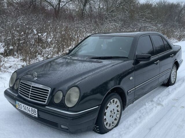 Черный Мерседес 300, объемом двигателя 3 л и пробегом 560 тыс. км за 3400 $, фото 1 на Automoto.ua