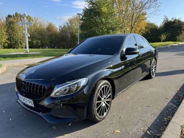 Черный Мерседес 300, объемом двигателя 2 л и пробегом 145 тыс. км за 22700 $, фото 1 на Automoto.ua