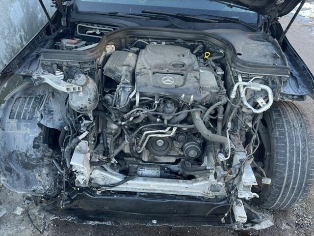 Черный Мерседес 300, объемом двигателя 2 л и пробегом 160 тыс. км за 12000 $, фото 1 на Automoto.ua