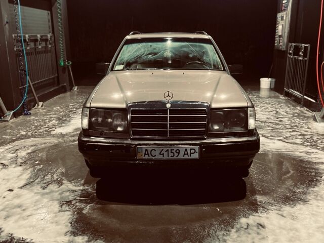 Коричневый Мерседес 300, объемом двигателя 3 л и пробегом 310 тыс. км за 1650 $, фото 1 на Automoto.ua