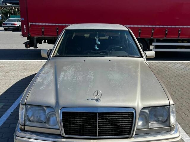 Серый Мерседес 300, объемом двигателя 3 л и пробегом 443 тыс. км за 1800 $, фото 1 на Automoto.ua