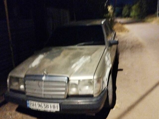 Серый Мерседес 300, объемом двигателя 2.3 л и пробегом 1000 тыс. км за 1000 $, фото 1 на Automoto.ua