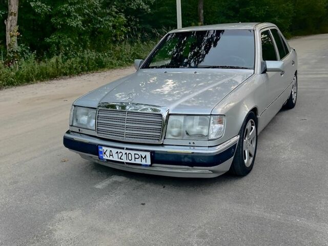 Сірий Мерседес 300, об'ємом двигуна 3 л та пробігом 377 тис. км за 4250 $, фото 1 на Automoto.ua