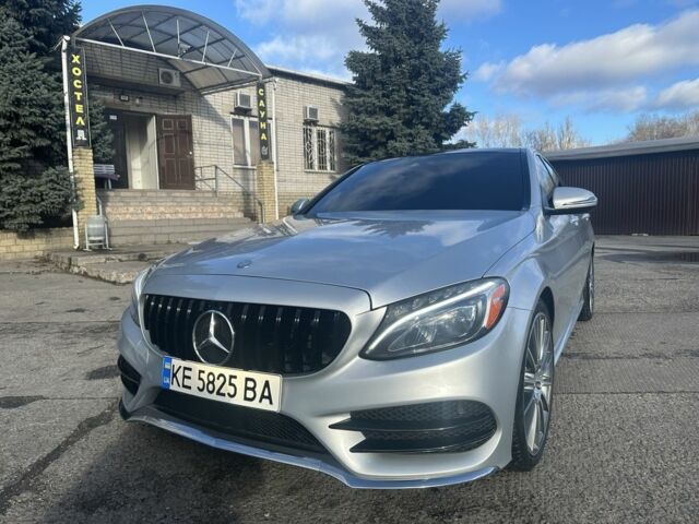 Серый Мерседес 300, объемом двигателя 2 л и пробегом 120 тыс. км за 22300 $, фото 1 на Automoto.ua