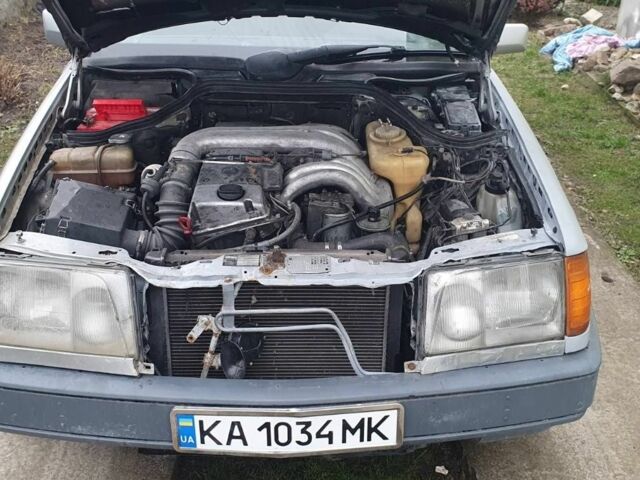 Сірий Мерседес 300, об'ємом двигуна 3 л та пробігом 555 тис. км за 1650 $, фото 1 на Automoto.ua